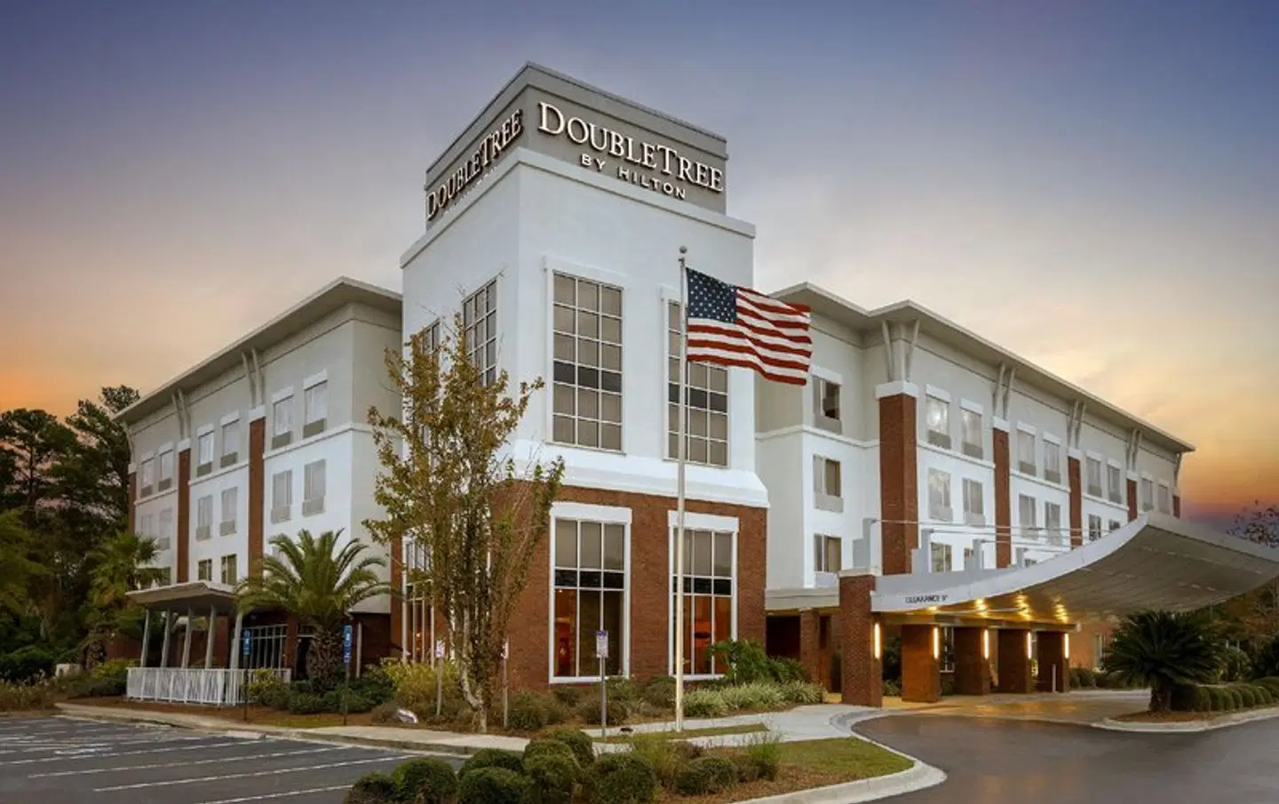 DoubleTree by Hilton Hotel Savannah Airport EXTERIOR