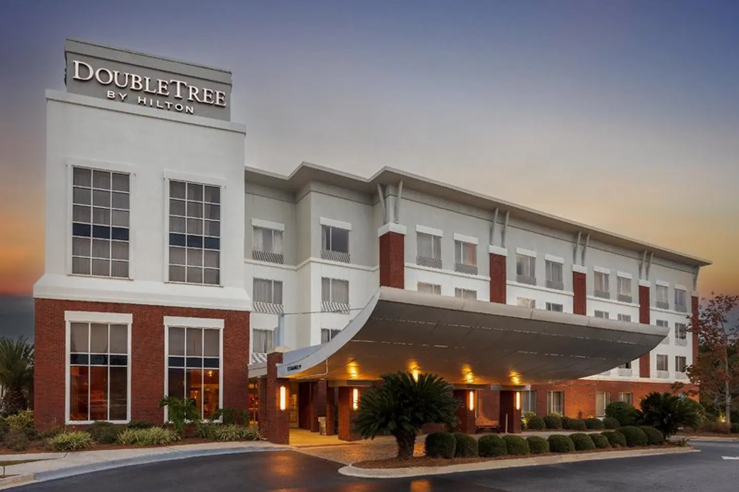 DoubleTree by Hilton Hotel Savannah Airport EXTERIOR
