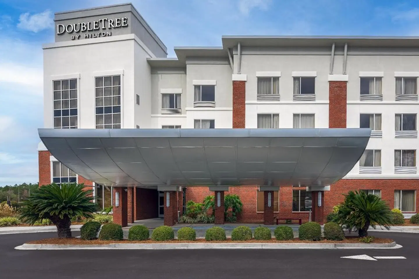 DoubleTree by Hilton Hotel Savannah Airport EXTERIOR