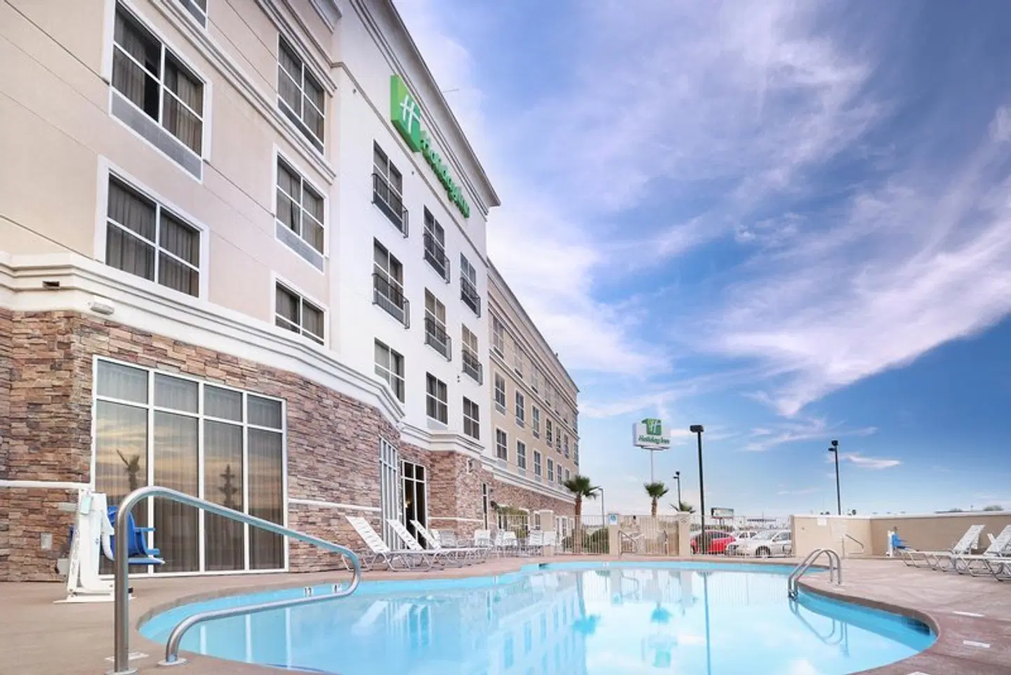 Holiday Inn Yuma by IHG OUTDOOR_POOL