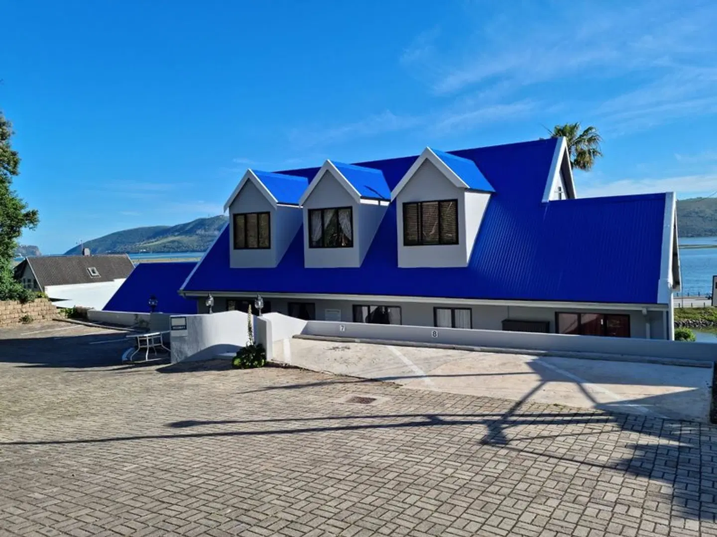 Lagoon Lodge EXTERIOR