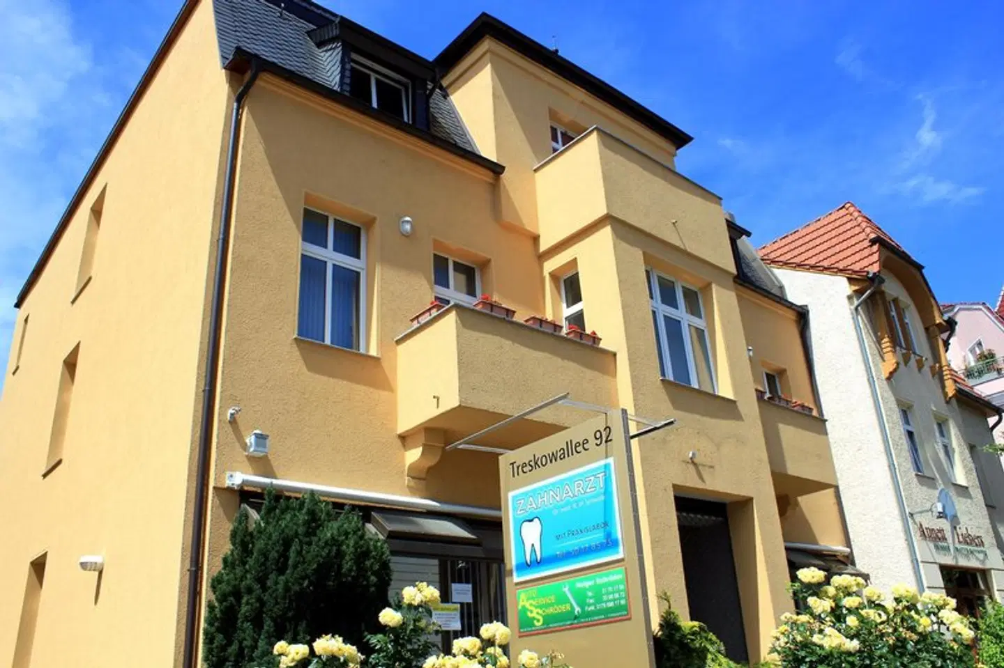 Die Botschaft EXTERIOR