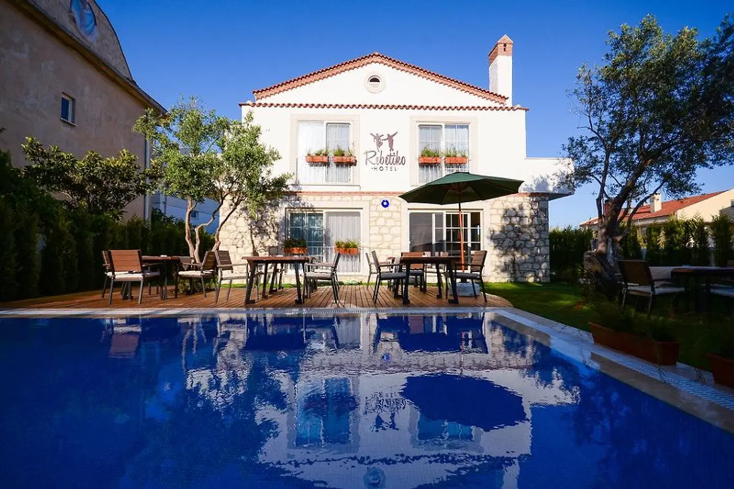Rebetiko Hotel OUTDOOR_POOL