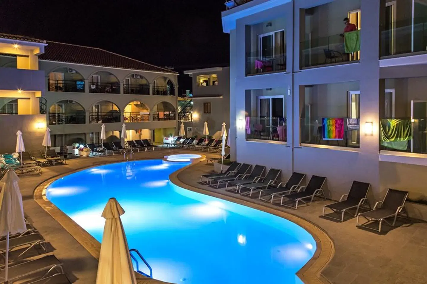 White Olive Premium Hotel OUTDOOR_POOL