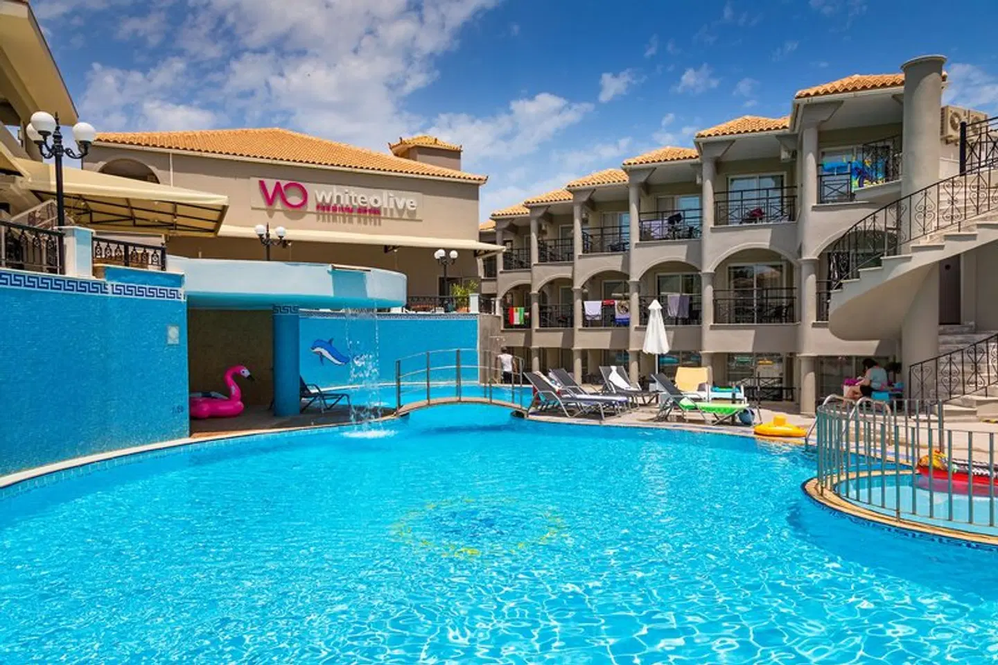 White Olive Premium Hotel OUTDOOR_POOL