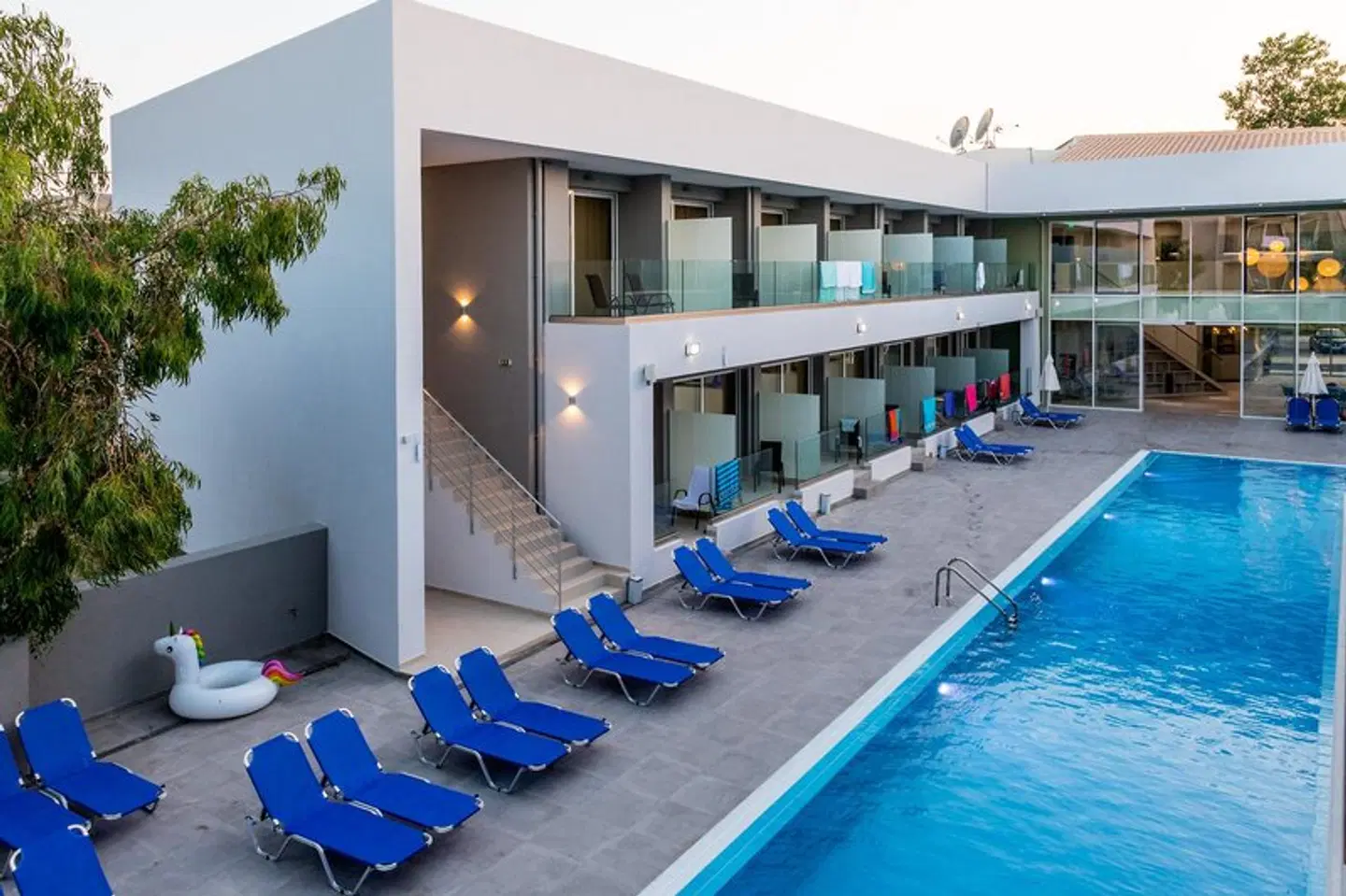 White Olive Premium Hotel OUTDOOR_POOL