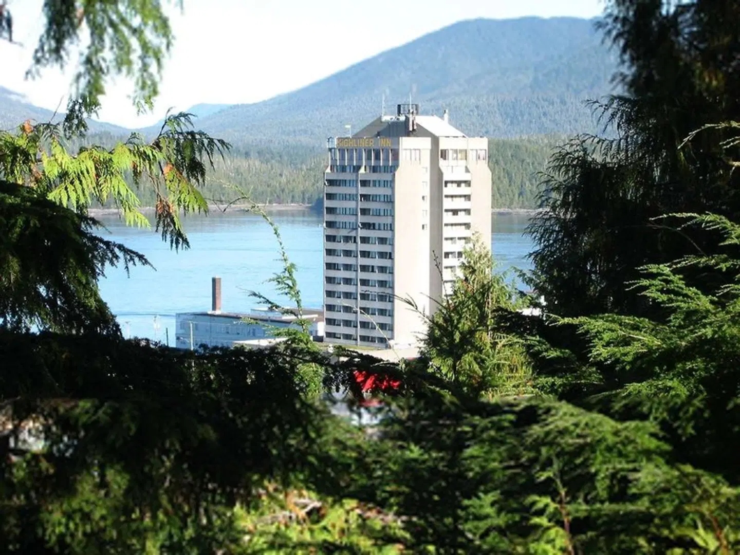 Highliner Hotel & Conference Centre EXTERIOR