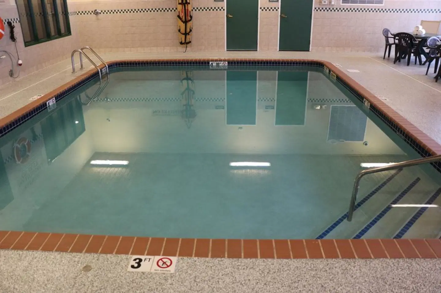 Holiday Inn Express & Suites Marquette by IHG Hallenbad
