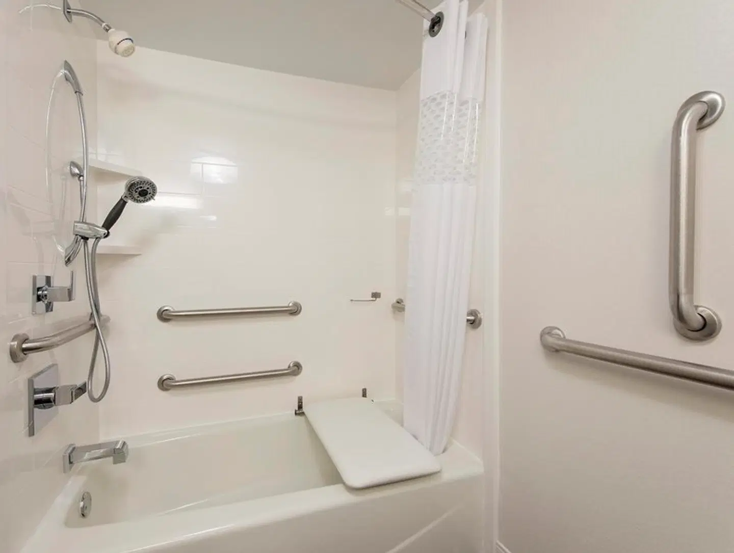 Hampton Inn Seymour Badezimmer