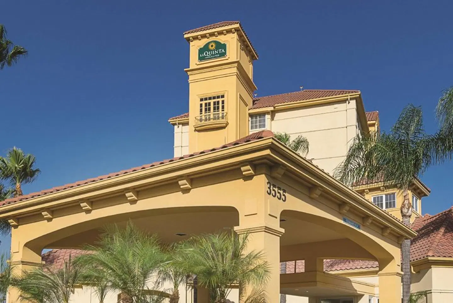 La Quinta Inn & Suites Ontario Airport EXTERIOR