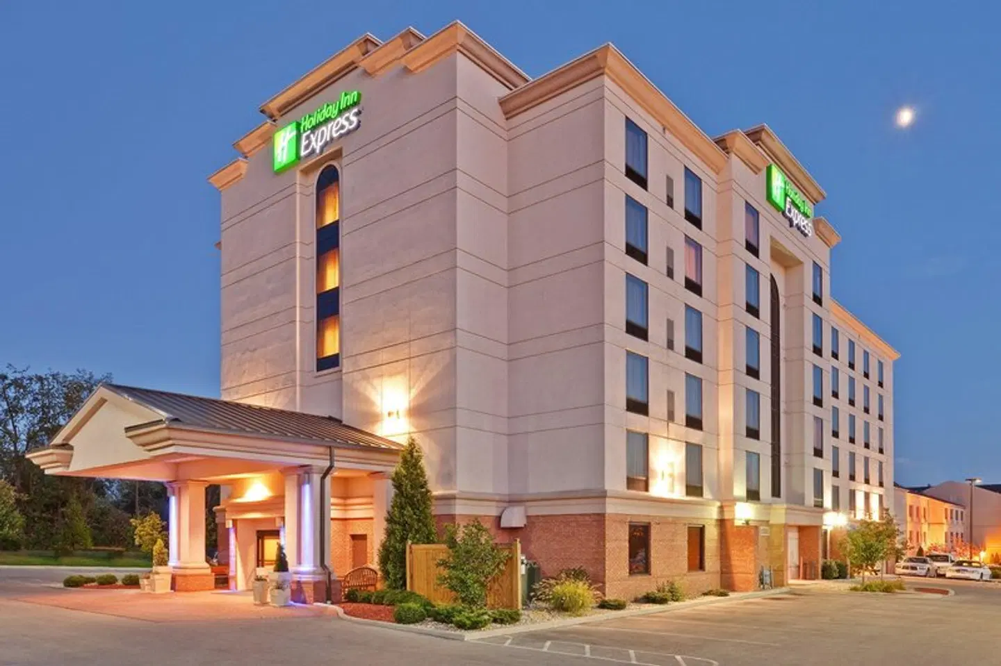 Holiday Inn Express & Suites Bloomington by IHG EXTERIOR