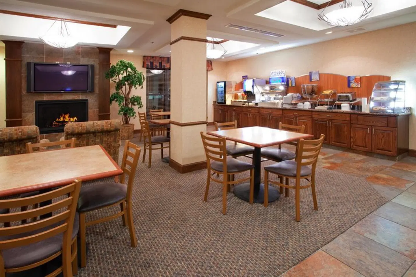 Holiday Inn Express & Suites Salt Lake City-Airport East by IHG Bar