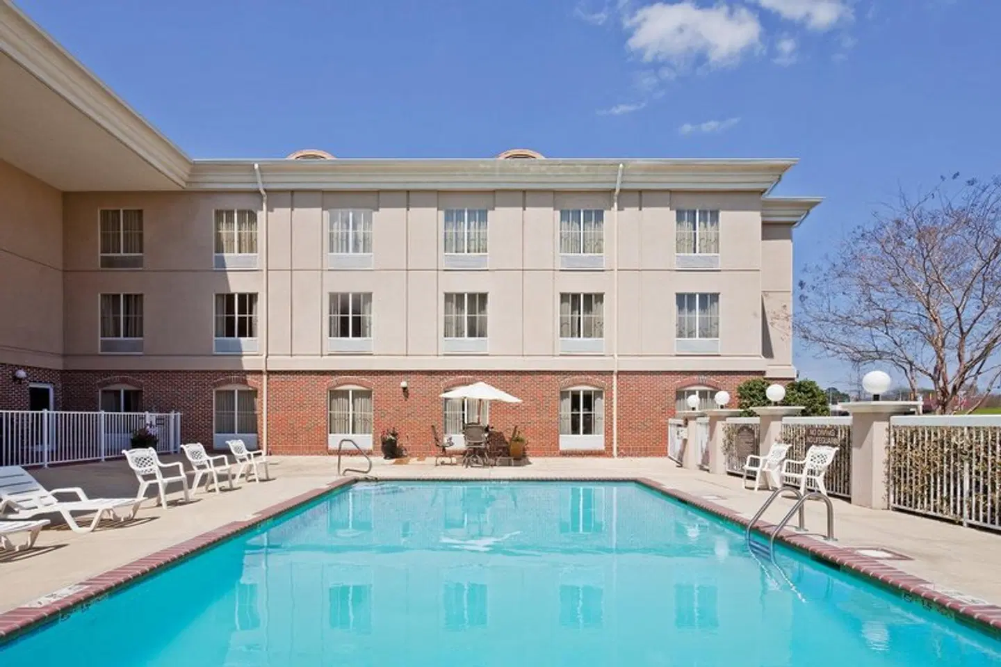 Holiday Inn Express & Suites Vicksburg by IHG OUTDOOR_POOL