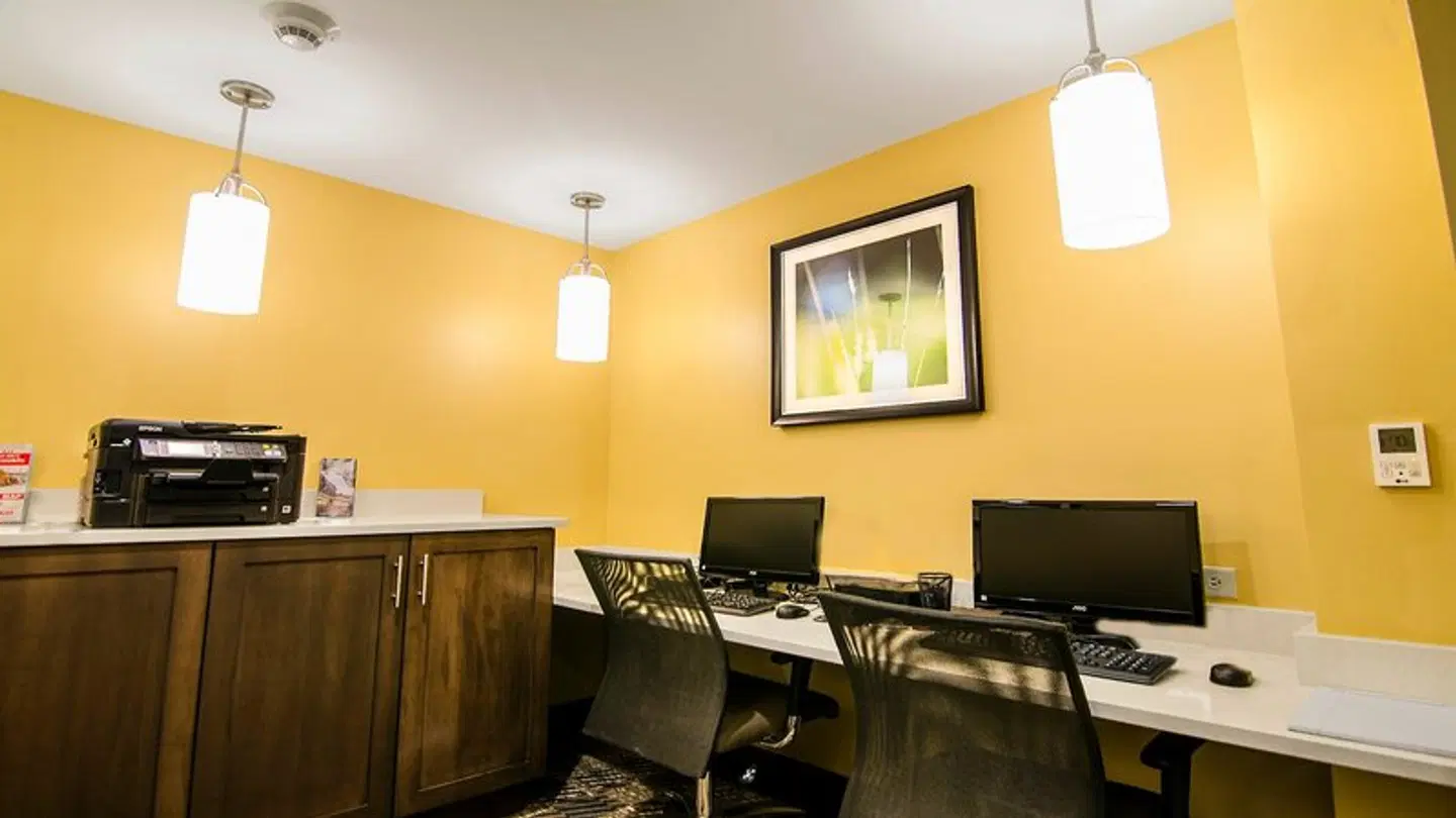 Staybridge Suites Marquette by IHG ROOM_EXAMPLE