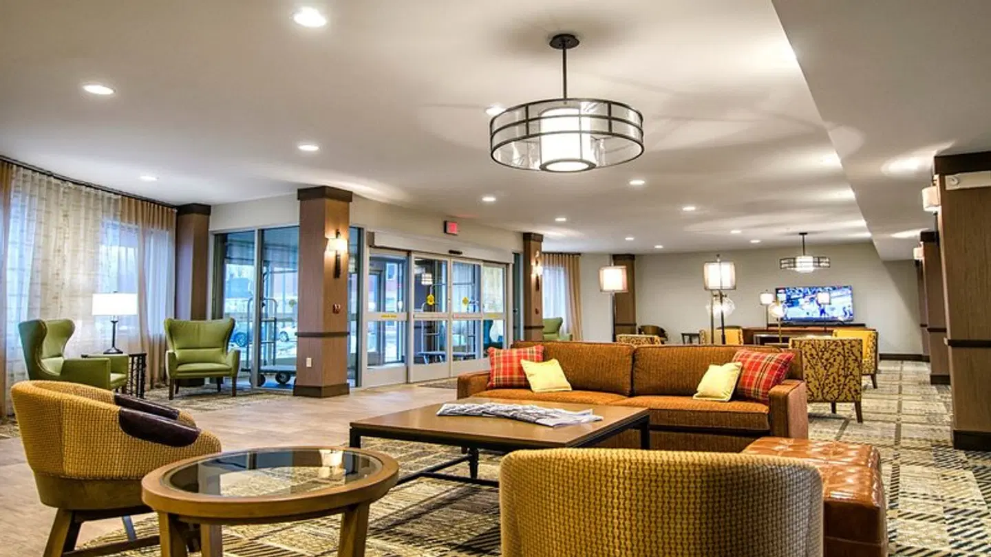 Staybridge Suites Marquette by IHG LOUNGE_LOBBY