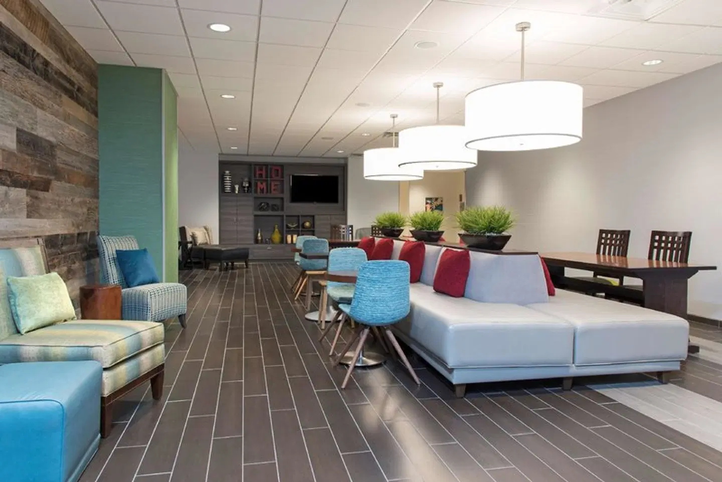 Home2 Suites by Hilton Indianapolis Downtown Bar