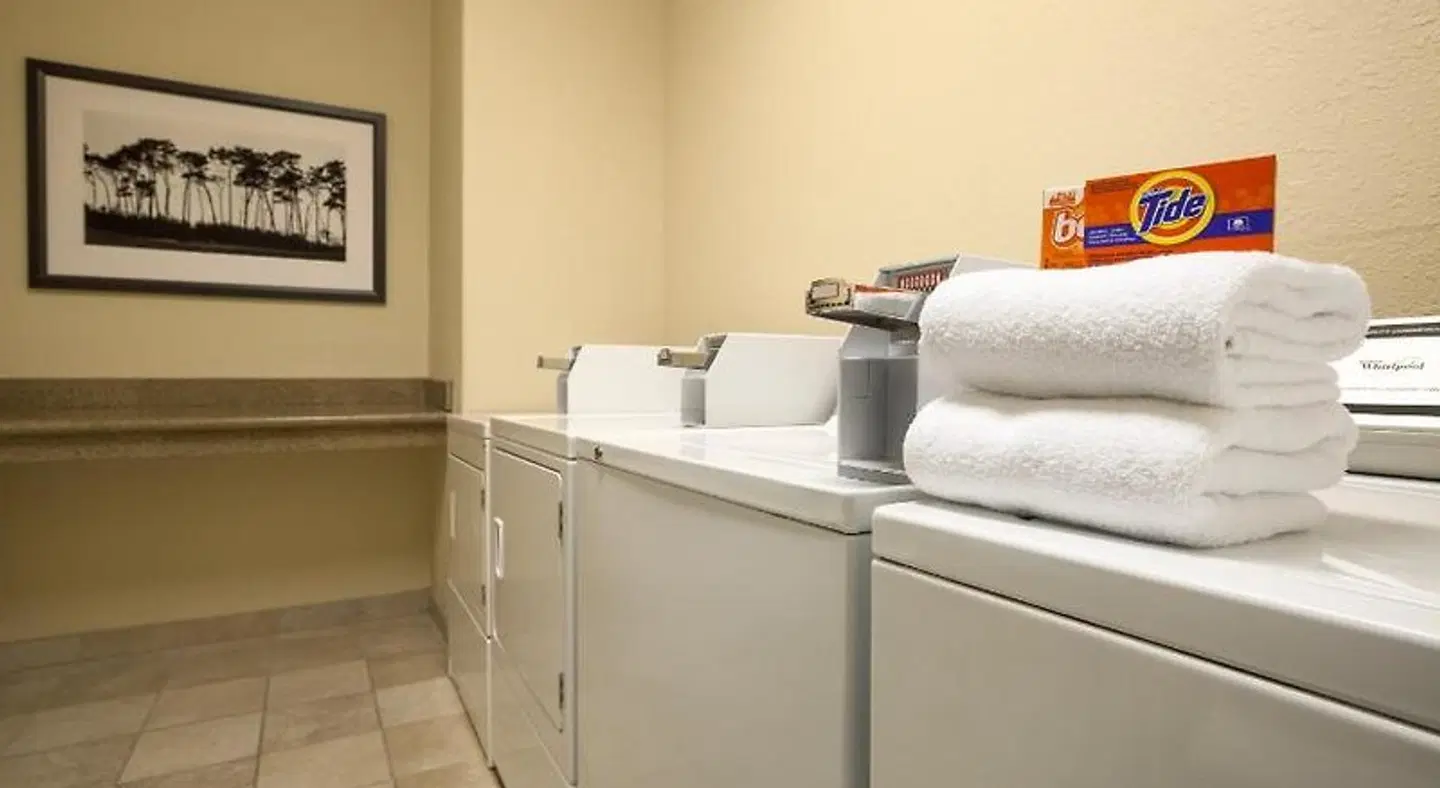 Country Inn & Suites by Radisson, Tuscaloosa, AL Badezimmer
