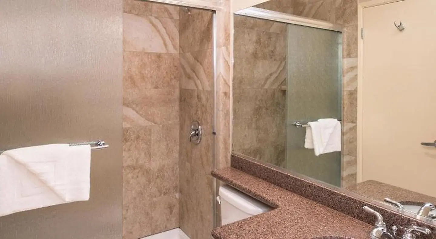 La Fuente Inn & Suites Badezimmer