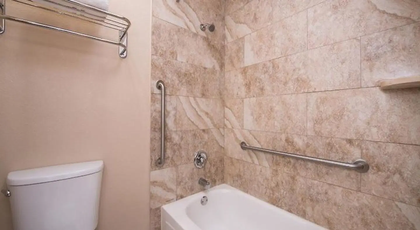 La Fuente Inn & Suites Badezimmer