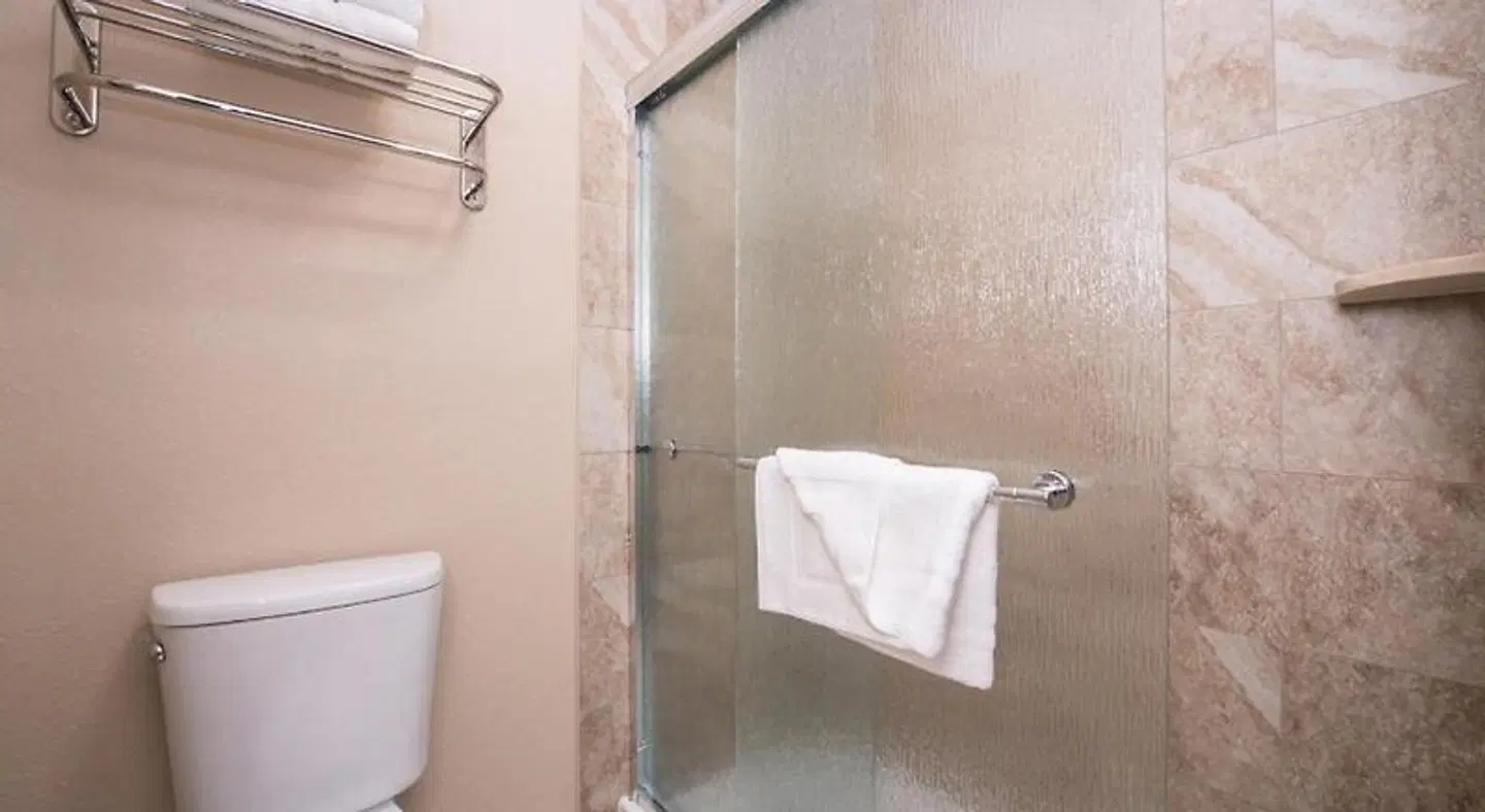 La Fuente Inn & Suites Badezimmer