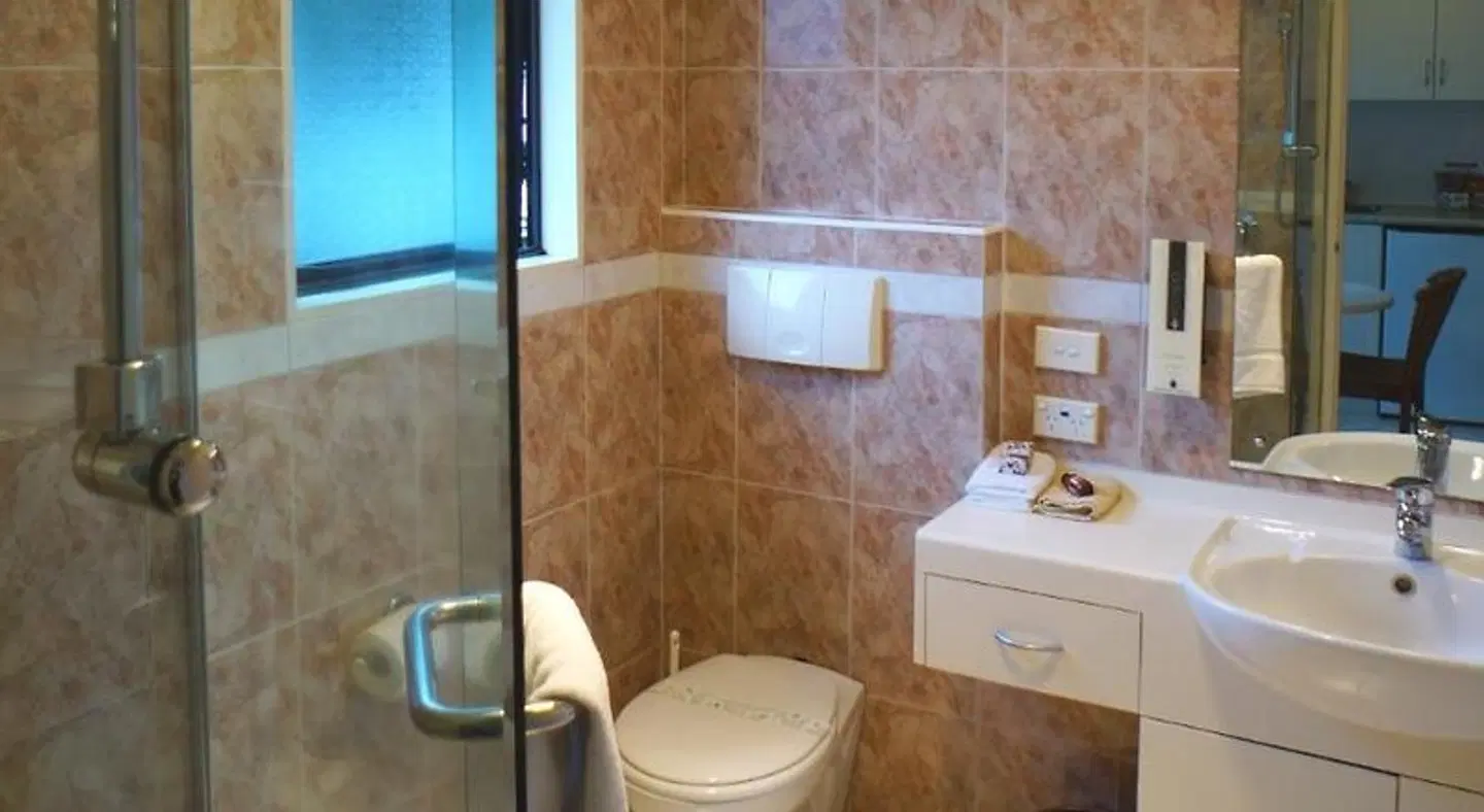 Cornwall Park Motor Inn Badezimmer