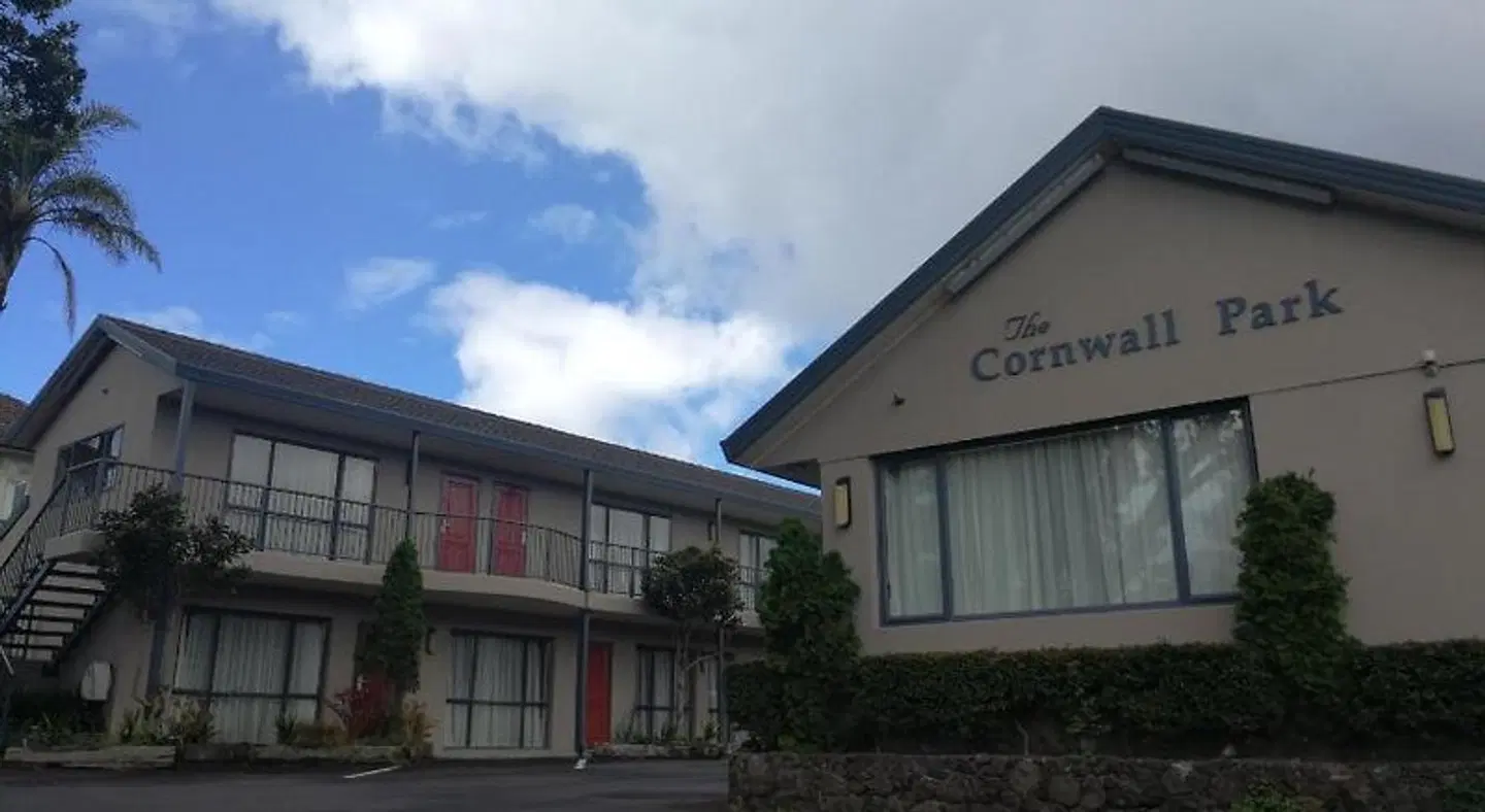 Cornwall Park Motor Inn EXTERIOR
