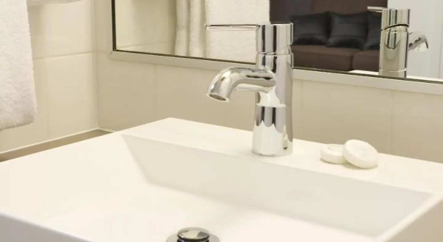 ibis Melbourne - Hotel & Apartments Badezimmer