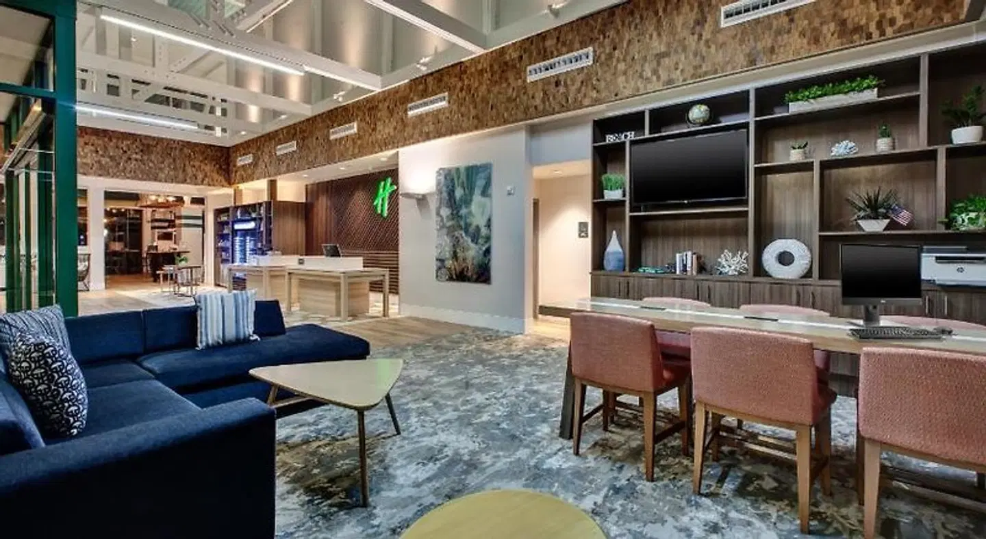 Holiday Inn VA Beach-Oceanside 21st Street Bar
