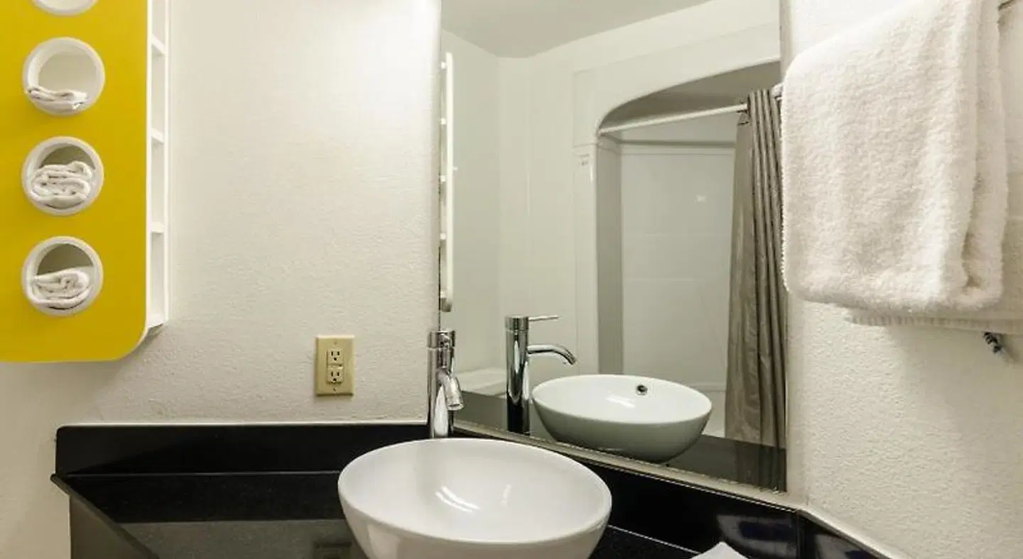 Motel 6 Bristol, VA Badezimmer