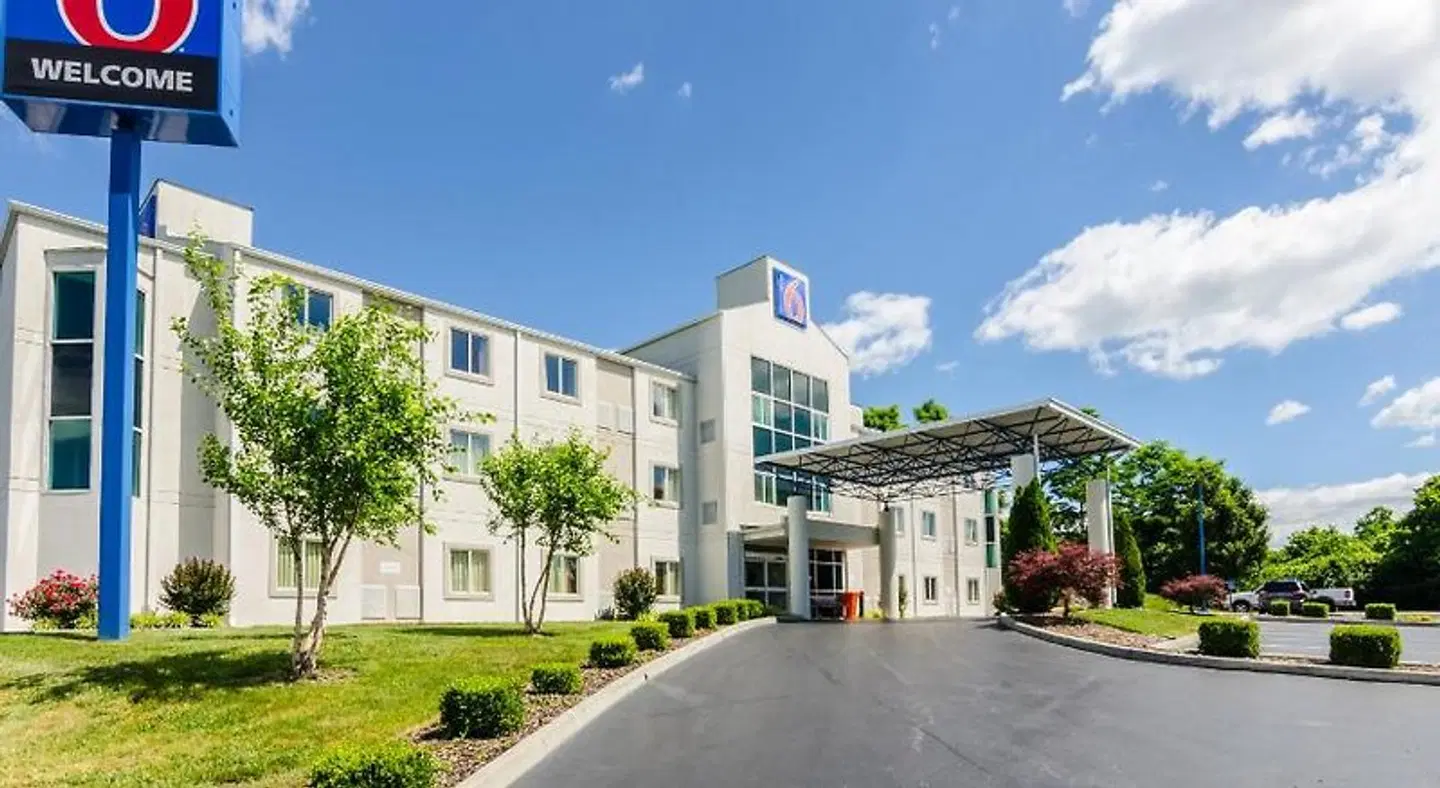 Motel 6 Bristol, VA EXTERIOR