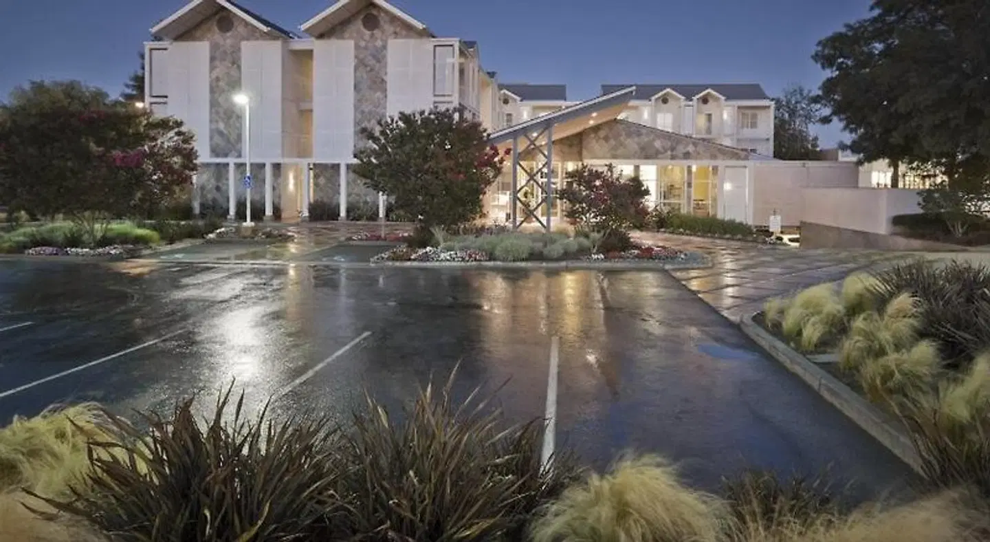 Corporate Inn Sunnyvale EXTERIOR