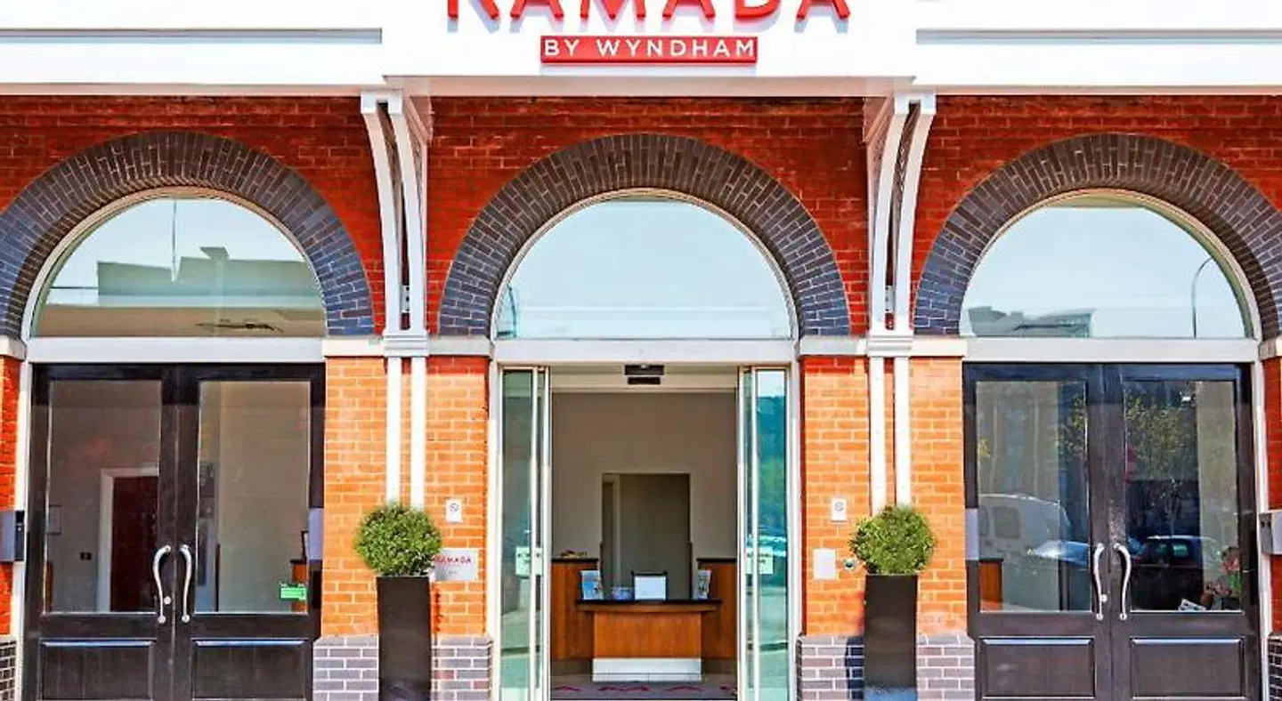 Ramada by Wyndham Belfast City Centre EXTERIOR