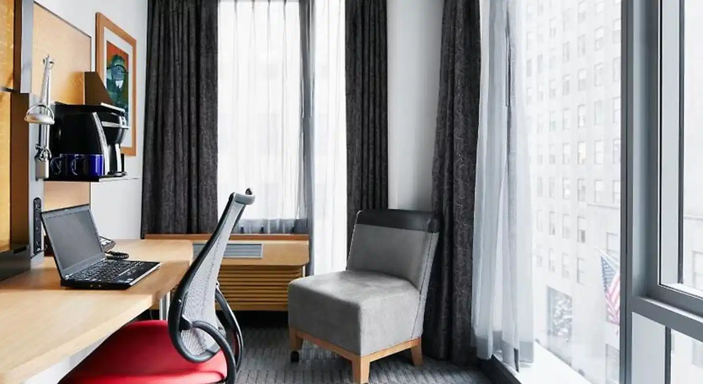 The Jewel Facing Rockefeller Center Wohnbeispiel