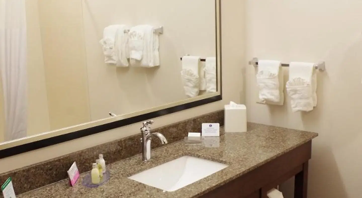Best Western Plus Lincoln Inn & Suites Badezimmer