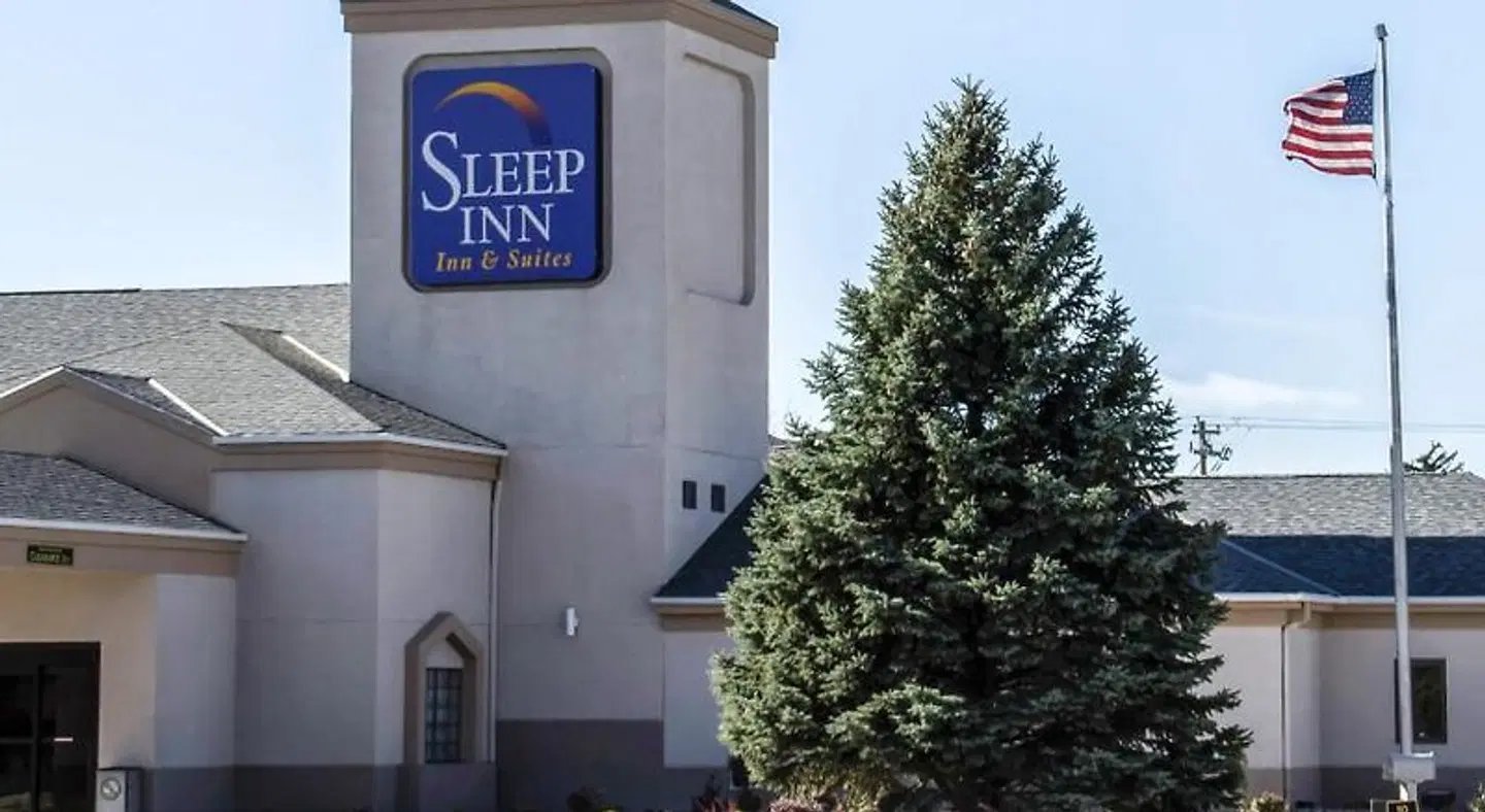 Sleep Inn & Suites EXTERIOR