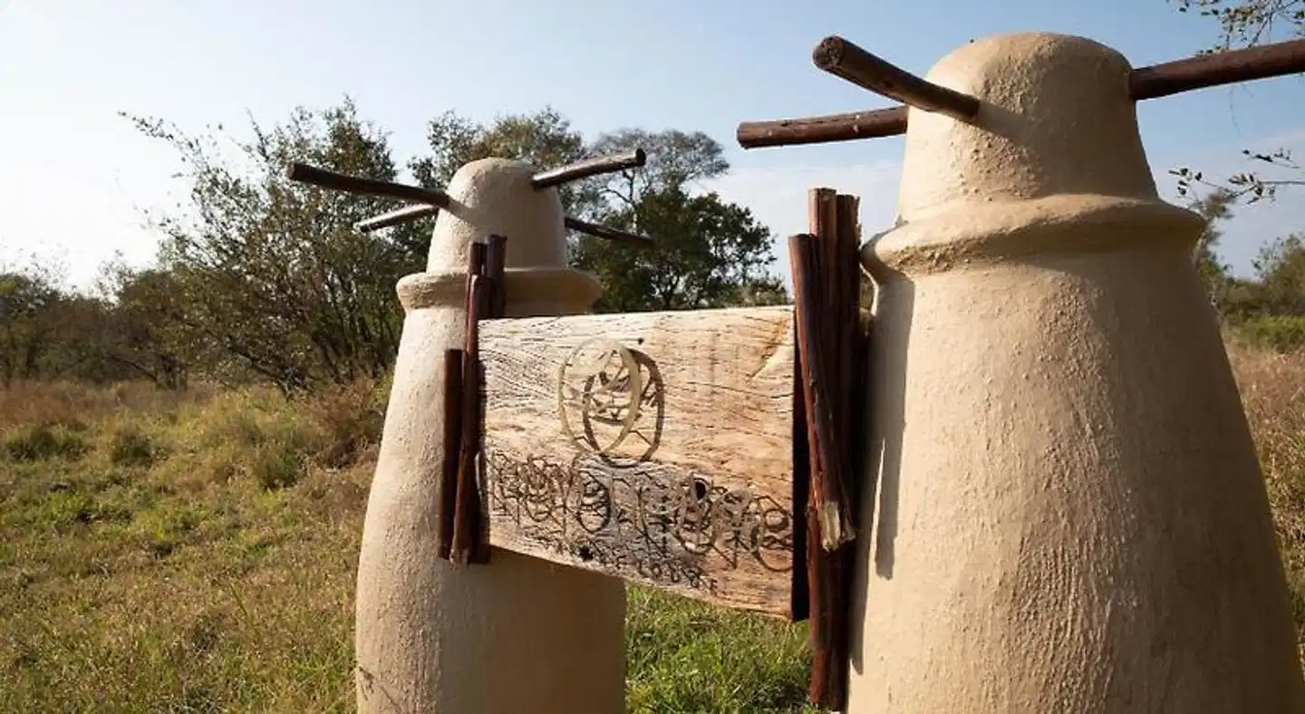 Hoyo Hoyo Safari Lodge Aussenansicht