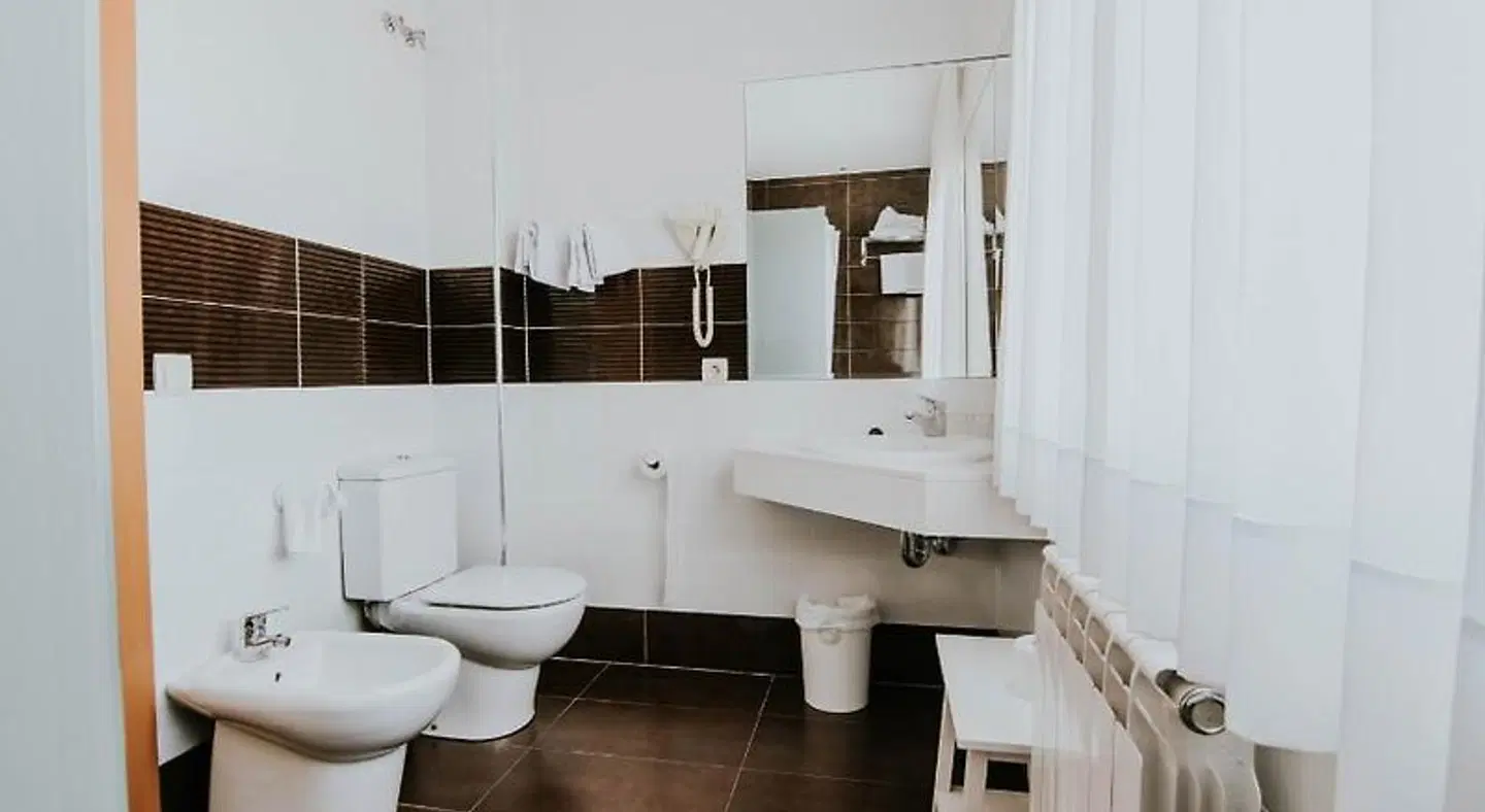 Hotel Isasa Badezimmer