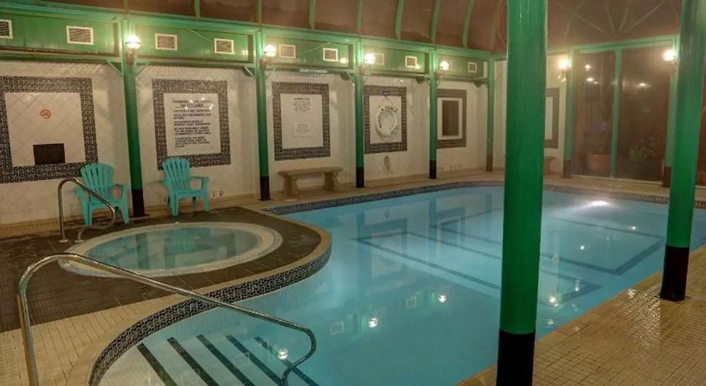 The Norfolk Royale Hotel OUTDOOR_POOL