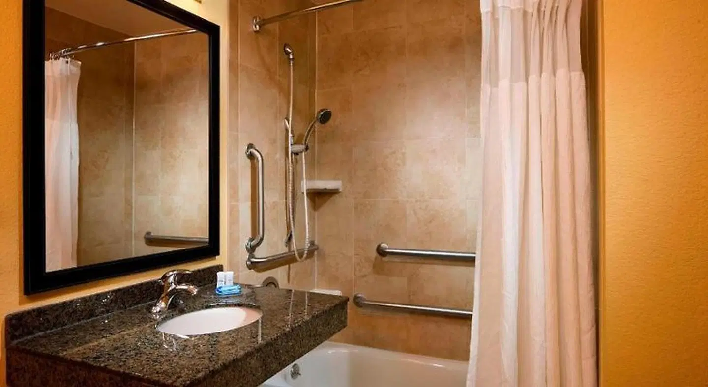 Fairfield by Marriott Inn & Suites Houston Intercontinental Airport Badezimmer