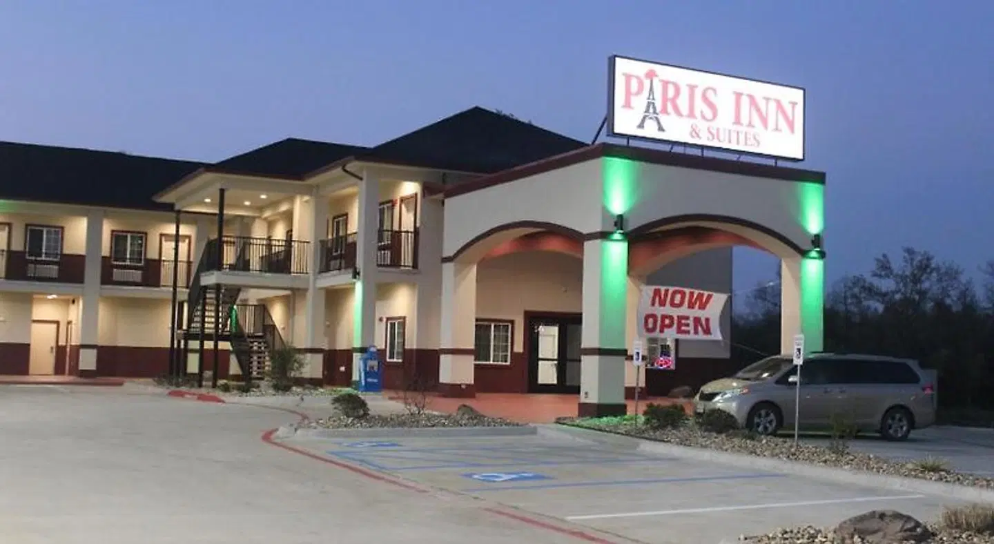 Paris Inn & Suites EXTERIOR