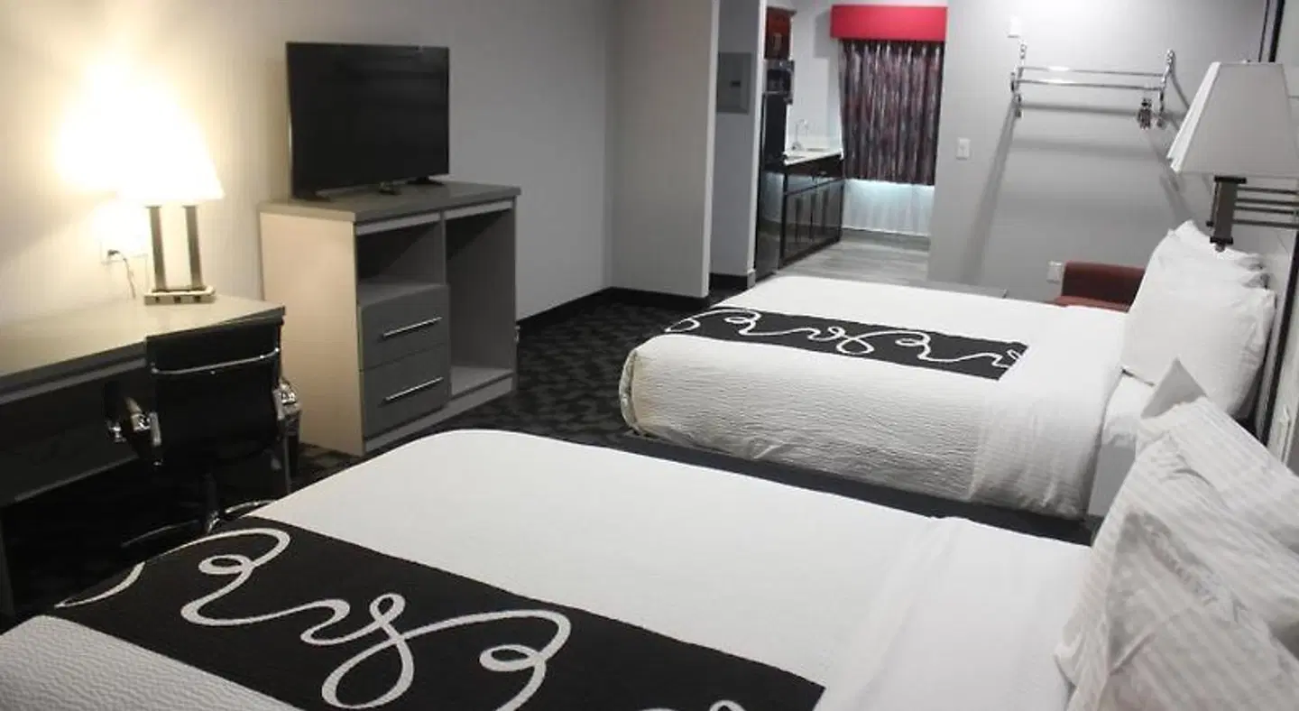 Paris Inn & Suites ROOM_EXAMPLE
