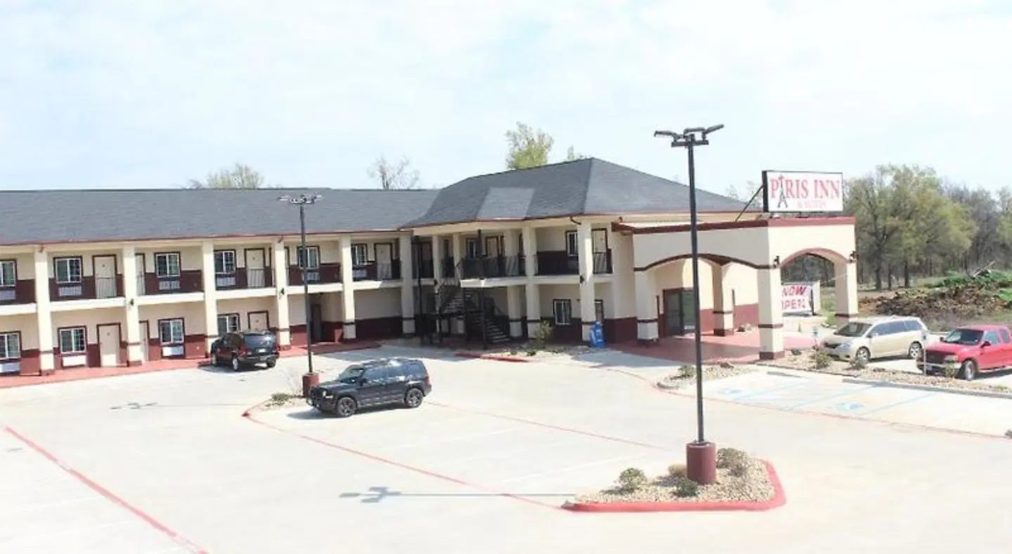 Paris Inn & Suites EXTERIOR