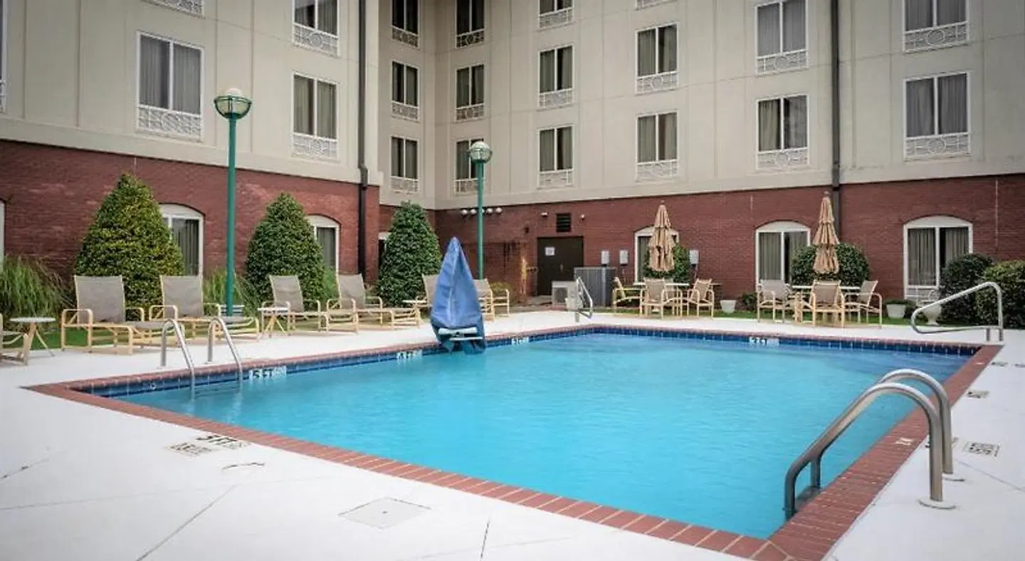 Holiday Inn Express and Suites Tuscaloosa Universi OUTDOOR_POOL