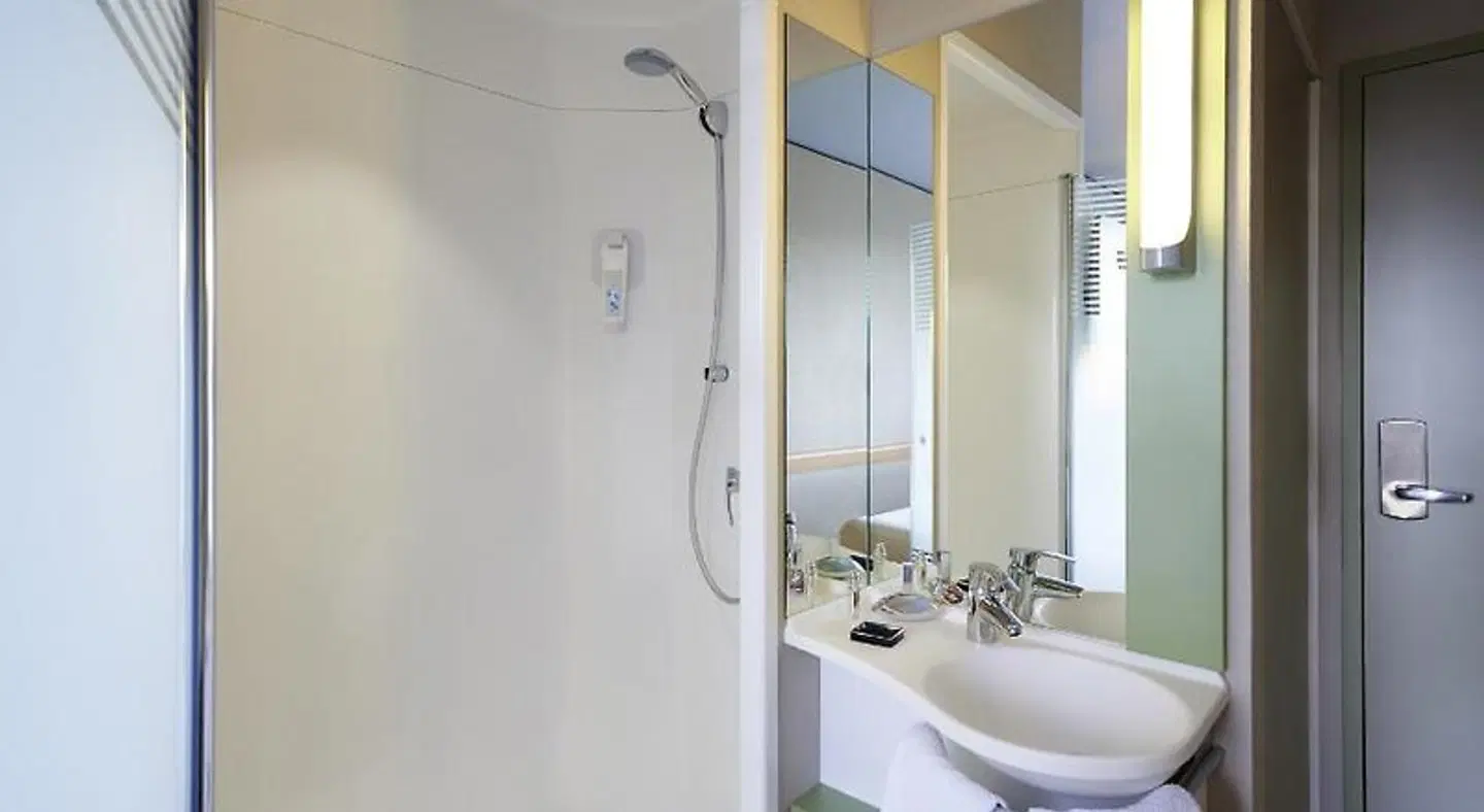 ibis budget Zurich Airport Badezimmer