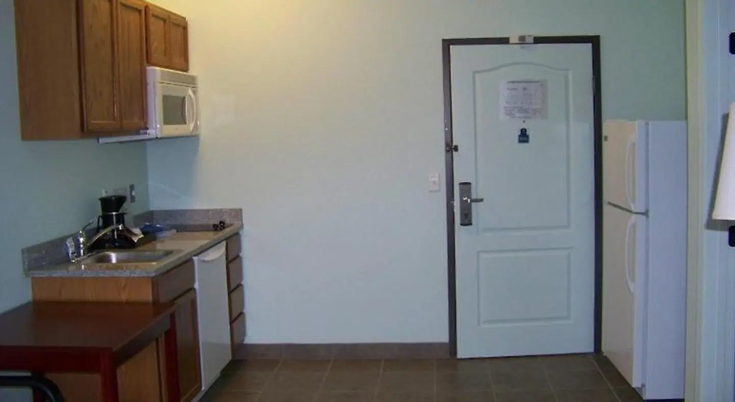 Days Inn & Suites by Wyndham Columbus NE ROOM_EXAMPLE