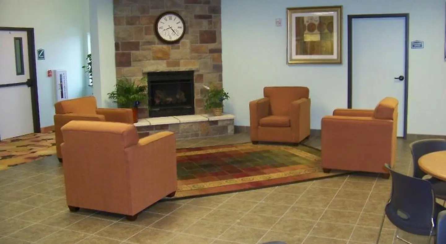 Days Inn & Suites by Wyndham Columbus NE LOUNGE_LOBBY