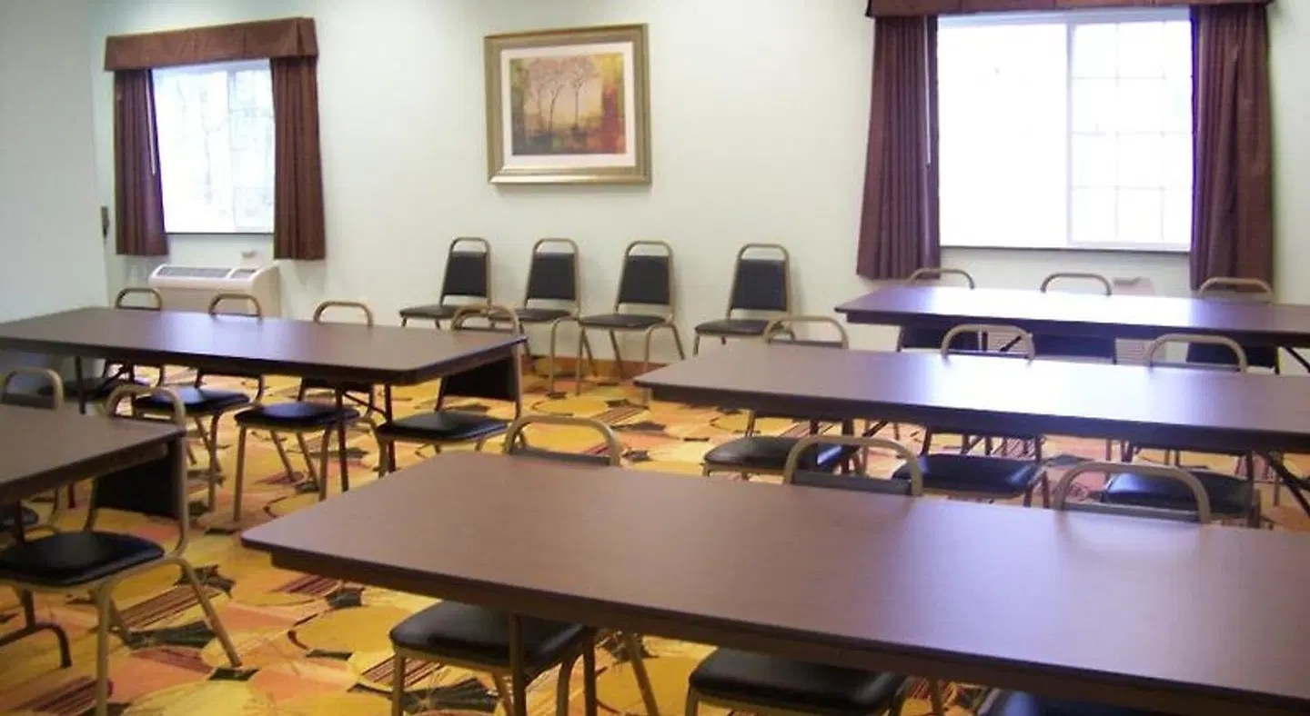 Days Inn & Suites by Wyndham Columbus NE Konferenz