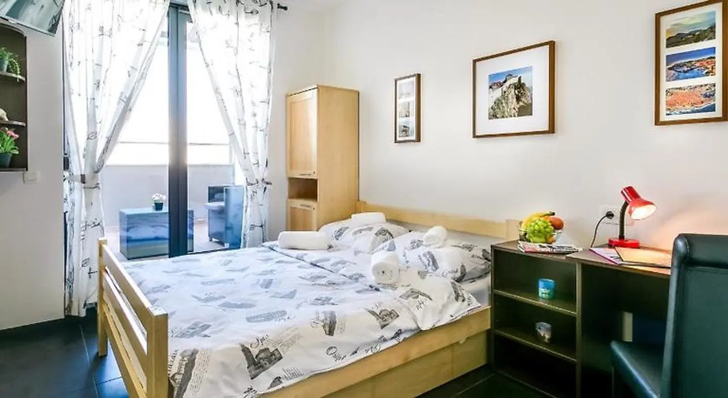 Hostel Moving ROOM_EXAMPLE