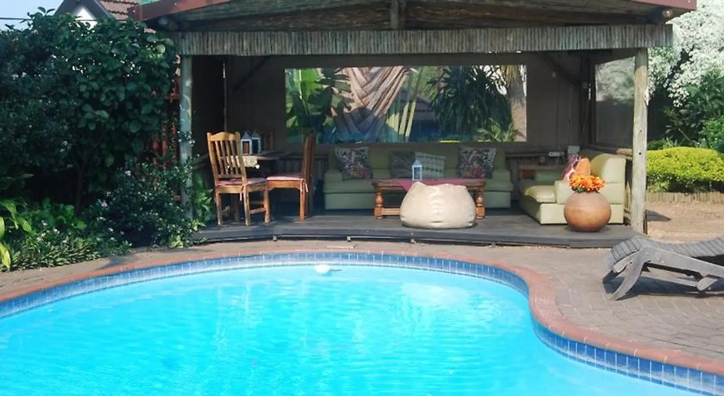 de Charmoy Riverside OUTDOOR_POOL