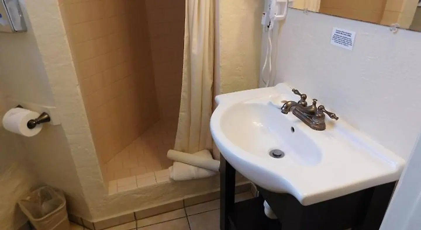 Capitola Venetian Hotel Badezimmer